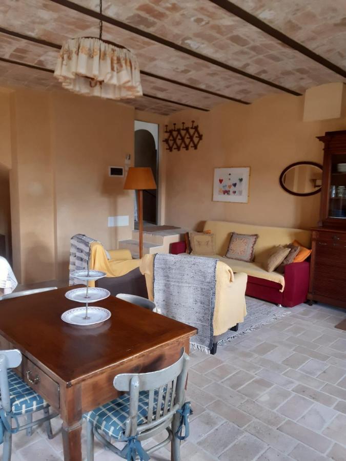 Borgo Cardaneto Bed and Breakfast Montone  Buitenkant foto