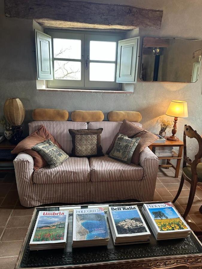 Borgo Cardaneto Bed and Breakfast Montone  Buitenkant foto
